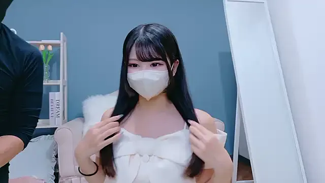 Alliina-leee – webcam model profile photo Image 2