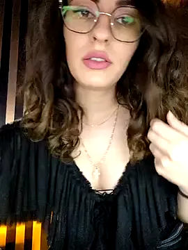 violetta_skinny – webcam model profile photo Image 4