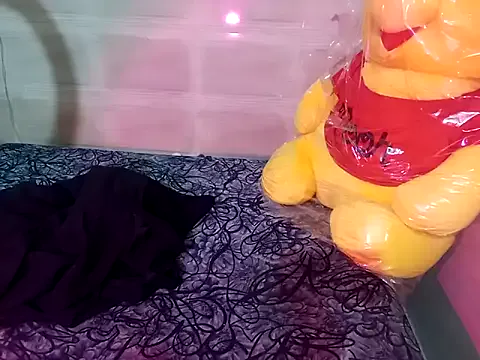 lucretiaburnaugh – webcam model profile photo Image 3