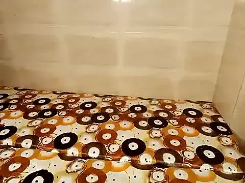 lucretiaburnaugh – webcam model profile photo Image 7