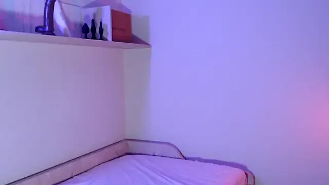 nika_still – webcam model profile photo Image 5