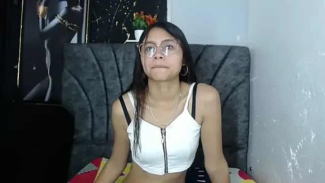 agata_bonbon – webcam model profile photo Image 3