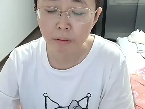 Linnea – webcam model profile photo Image 13