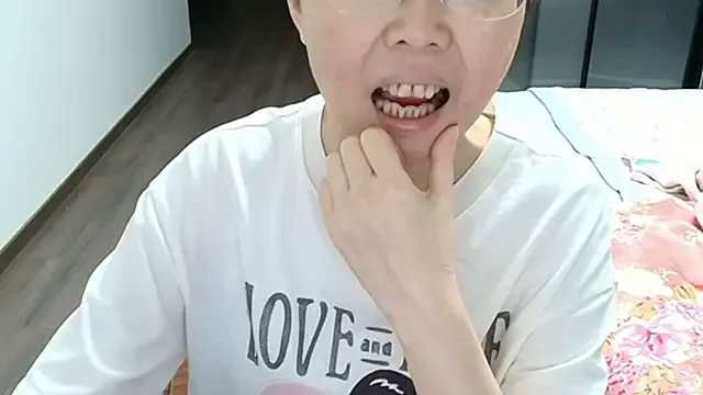 Linnea – webcam model profile photo Image 16