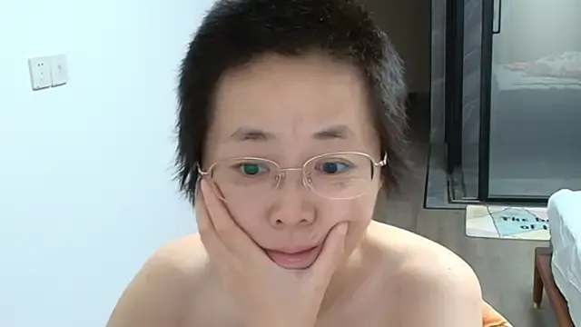 Linnea – webcam model profile photo Image 3