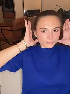 hina_porn – webcam model profile photo Image 8