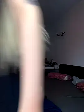 IORio2 – webcam model profile photo Image 4