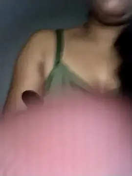 TOP_po – webcam model profile photo Image 10