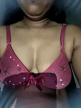 TOP_po – webcam model profile photo Image 12