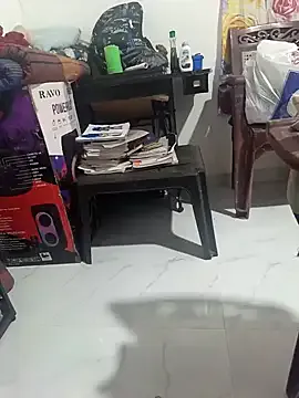 TOP_po – webcam model profile photo Image 14