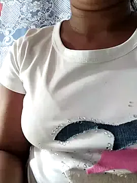 TOP_po – webcam model profile photo Image 3