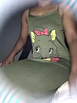 TOP_po – webcam model profile photo Image 6