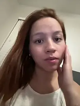 xxYuIxx – webcam model profile photo Image 2