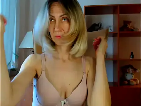 Linnea – webcam model profile photo Image 2