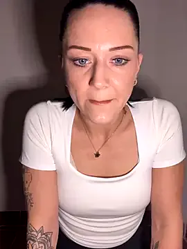 elisonni – webcam model profile photo Image 7