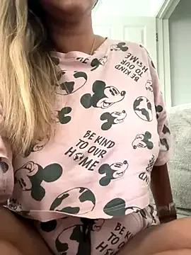 millemimi – webcam model profile photo Image 10