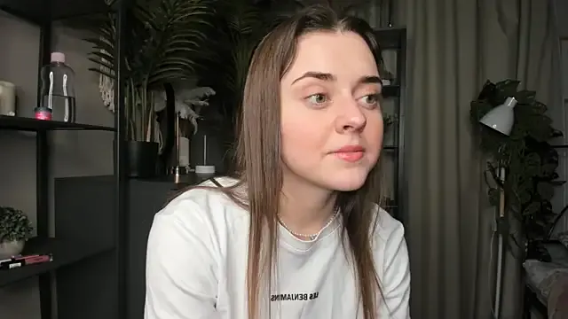 emiily_andrews – webcam model profile photo Image 10