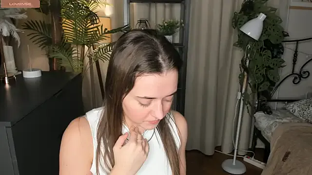 emiily_andrews – webcam model profile photo Image 11