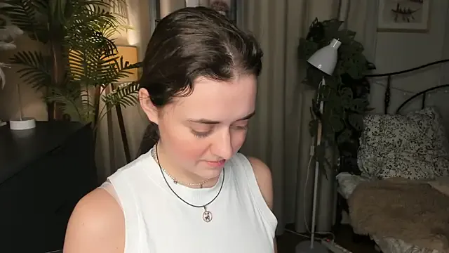 emiily_andrews – webcam model profile photo Image 13