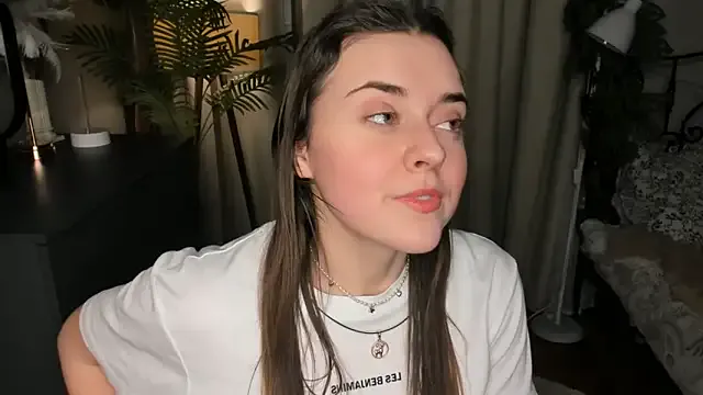 emiily_andrews – webcam model profile photo Image 15