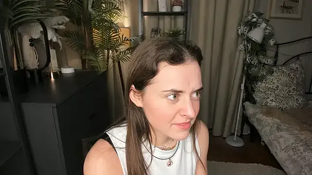 emiily_andrews – webcam model profile photo Image 16