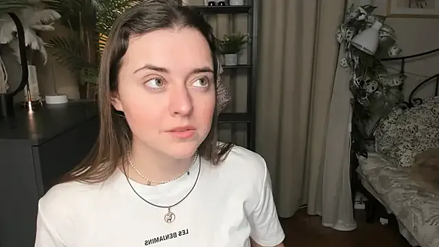 emiily_andrews – webcam model profile photo Image 18