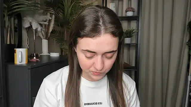 emiily_andrews – webcam model profile photo Image 7