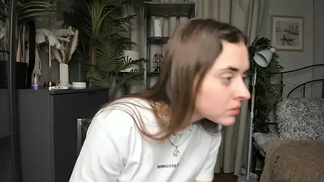 emiily_andrews – webcam model profile photo Image 8