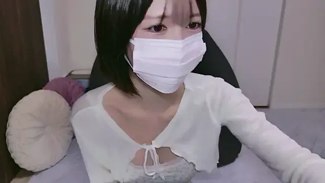 clara_lu – webcam model profile photo Image 14