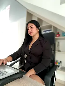 hina_porn – webcam model profile photo Image 17