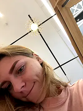 hot_thumbelina – webcam model profile photo Image 15