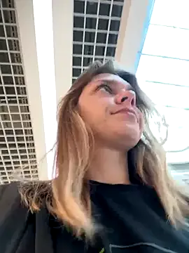 hot_thumbelina – webcam model profile photo Image 2