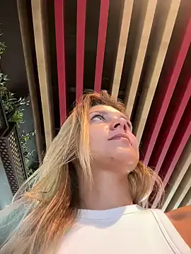 hot_thumbelina – webcam model profile photo Image 3