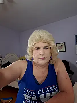 IORio2 – webcam model profile photo Image 2