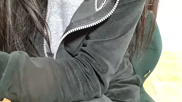 alana15 show preview Image 5