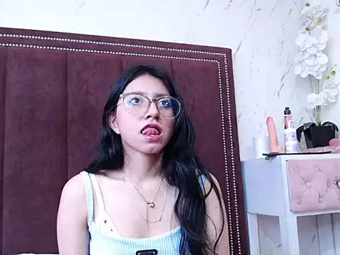 sophieerain – webcam model profile photo Image 4