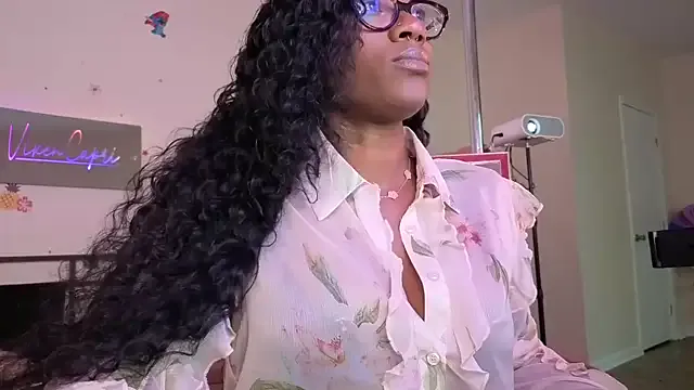 lucretiaburnaugh – webcam model profile photo Image 16