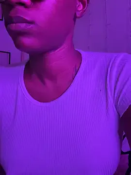 lucretiaburnaugh – webcam model profile photo Image 4