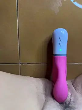 IORio2 – webcam model profile photo Image 4