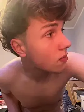 TOP_po – webcam model profile photo Image 6