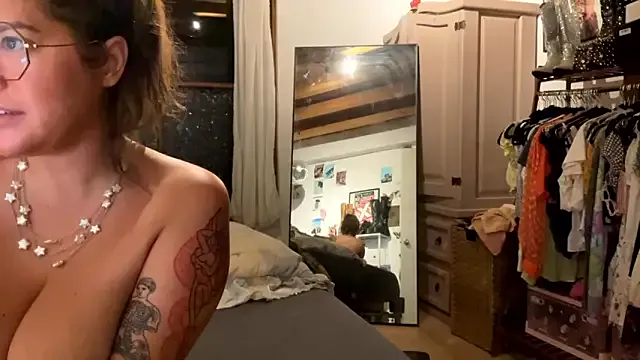 yueyue2003 – webcam model profile photo Image 2