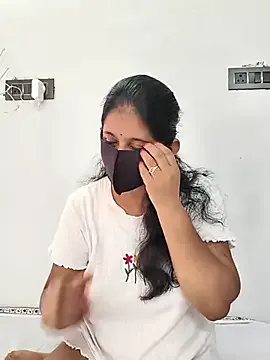 Ninjainia – webcam model profile photo Image 11