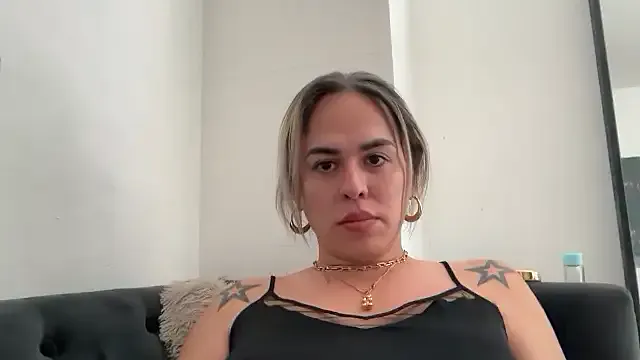 alana15 – webcam model profile photo Image 3