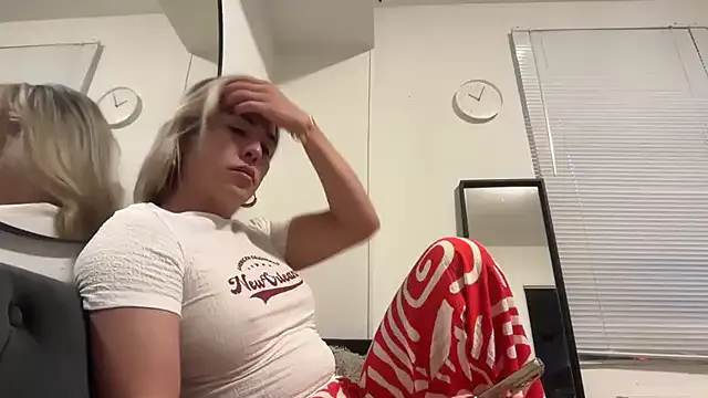 alana15 – webcam model profile photo Image 8